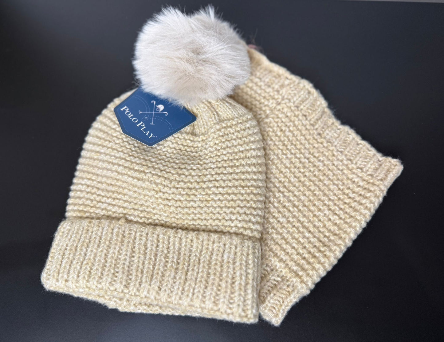 Cappellino e sciarpa